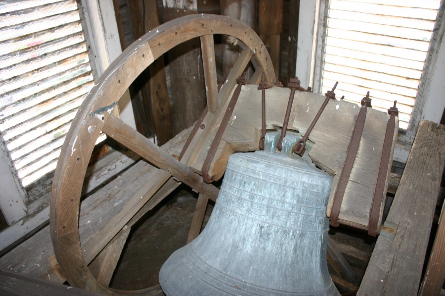 1000 lb. 1833 Hooper Bell with original wood and yoke, Newport Rhode Island